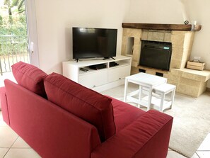 Télévision, cheminée