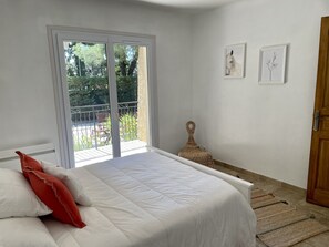 4 chambres, fer et planche à repasser, Wi-Fi gratuit