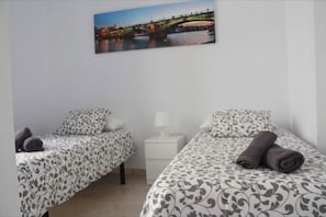 3 Schlafzimmer, Bügeleisen/Bügelbrett, WLAN, Bettwäsche