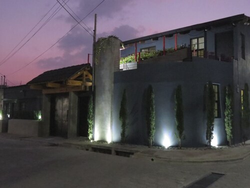 Cozy. Internet, Netflix, Washer and Dryer,full Kitchen