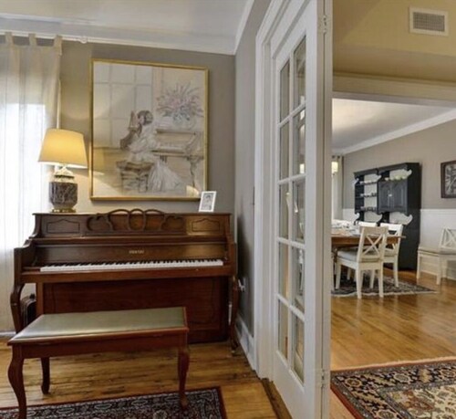 Cozy, Historic Family Home 