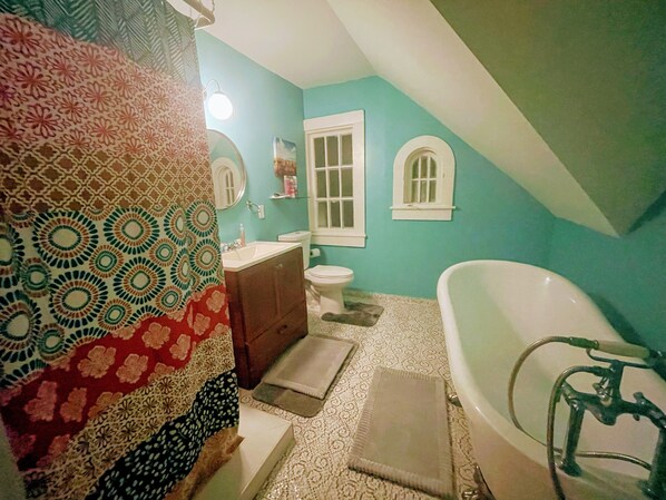 Combined shower/tub, hair dryer, towels, soap - Cozy, Historic Family Home  (Homestead)