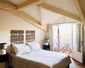 7 bedrooms, iron/ironing board, free WiFi, bed sheets - Provence villa with pool and tennis court, between Luberon and Verdon (Dauphin)