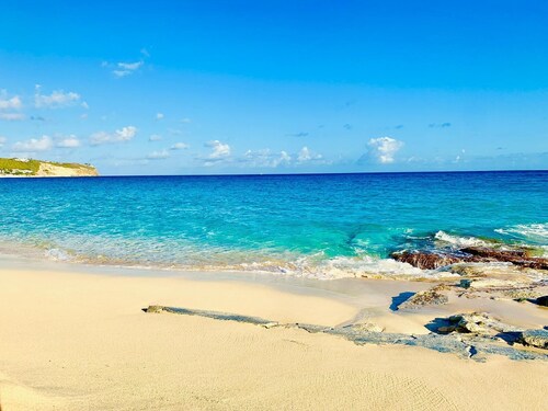 Nettlé Bay Beautiful 2-rooms apartment 4 sleeps,  pools tennis fabulous sea view