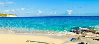 Nettlé Bay Beautiful 2-rooms apartment 4 sleeps,  pools tennis fabulous sea view