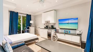 6 bedrooms, in-room safe, desk, iron/ironing board