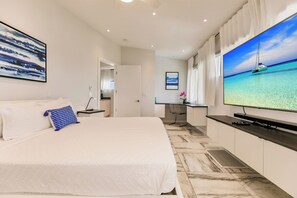 6 Schlafzimmer, Zimmersafe, Schreibtisch, Bügeleisen/Bügelbrett