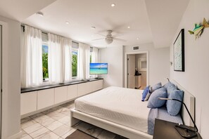 6 bedrooms, in-room safe, desk, iron/ironing board