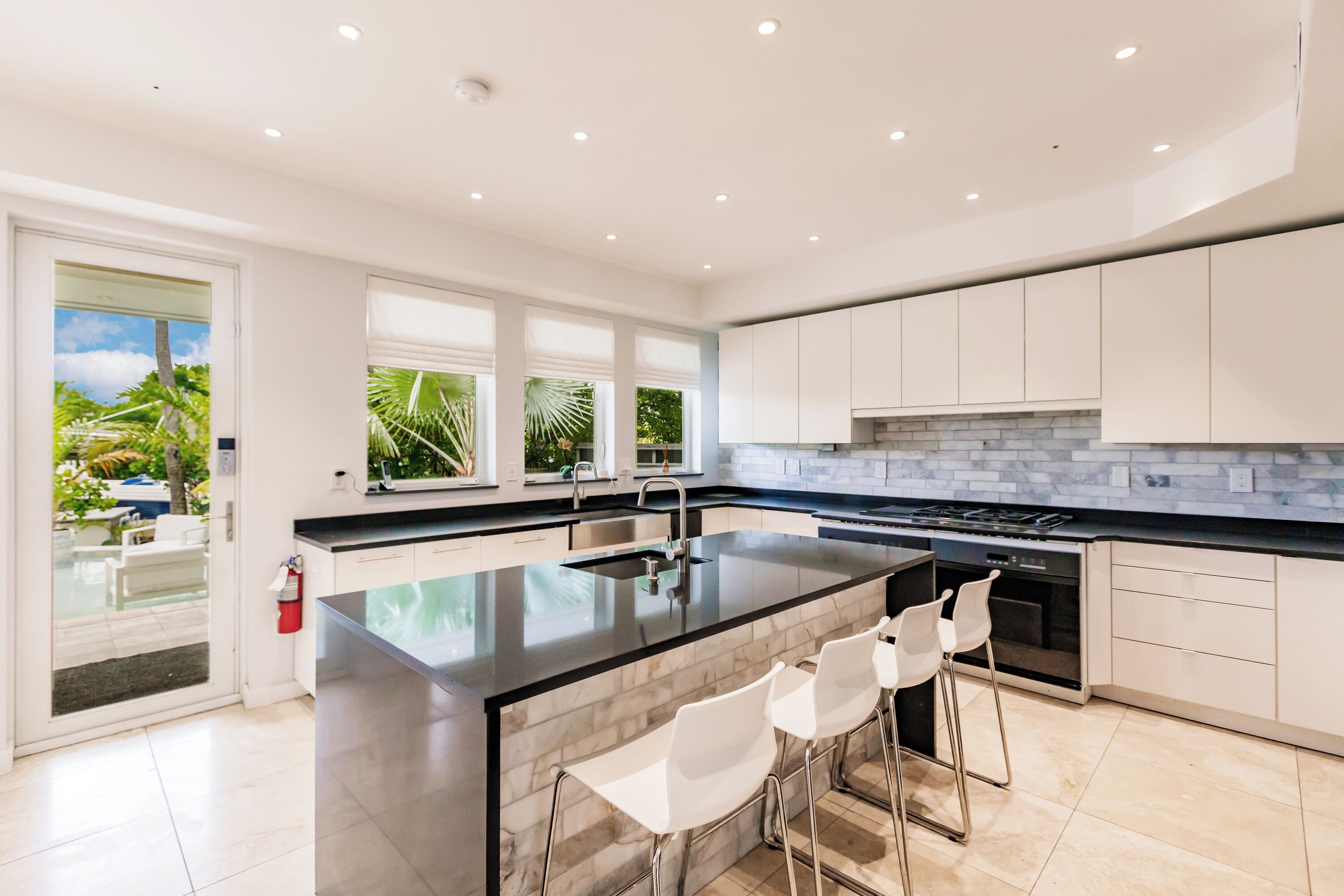 雪櫃、微波爐、焗爐、爐具