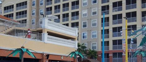 Piscine intérieure, piscine extérieure