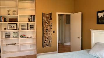 3 bedrooms, desk, iron/ironing board, WiFi