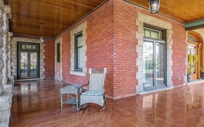 Exterior detail - Beautiful 3-bedroom condo just steps from the track and downtown! (Saratoga Springs)