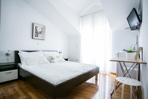 컴포트 더블룸 | 방음 설비, 무료 WiFi, 침대 시트