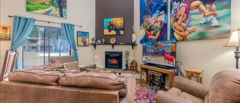 Smart TV, fireplace