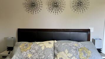 2 bedrooms, travel crib, free WiFi, bed sheets
