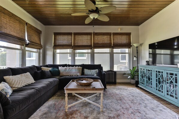 Smart TV, books, offices