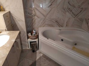 Bathtub