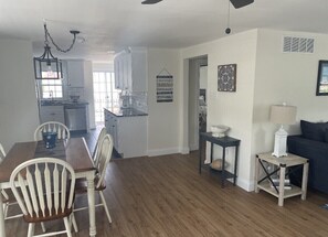 Dining - 3bdrm - 2bath with private deck (Ocean City)