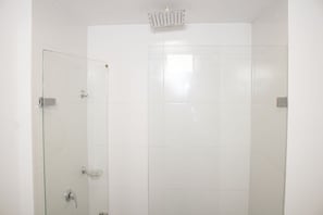 Dusche, Handtücher, Shampoo