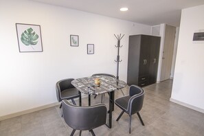 Deluxe Studio Suite | Dining room - Tranvía 40 (Medellín)
