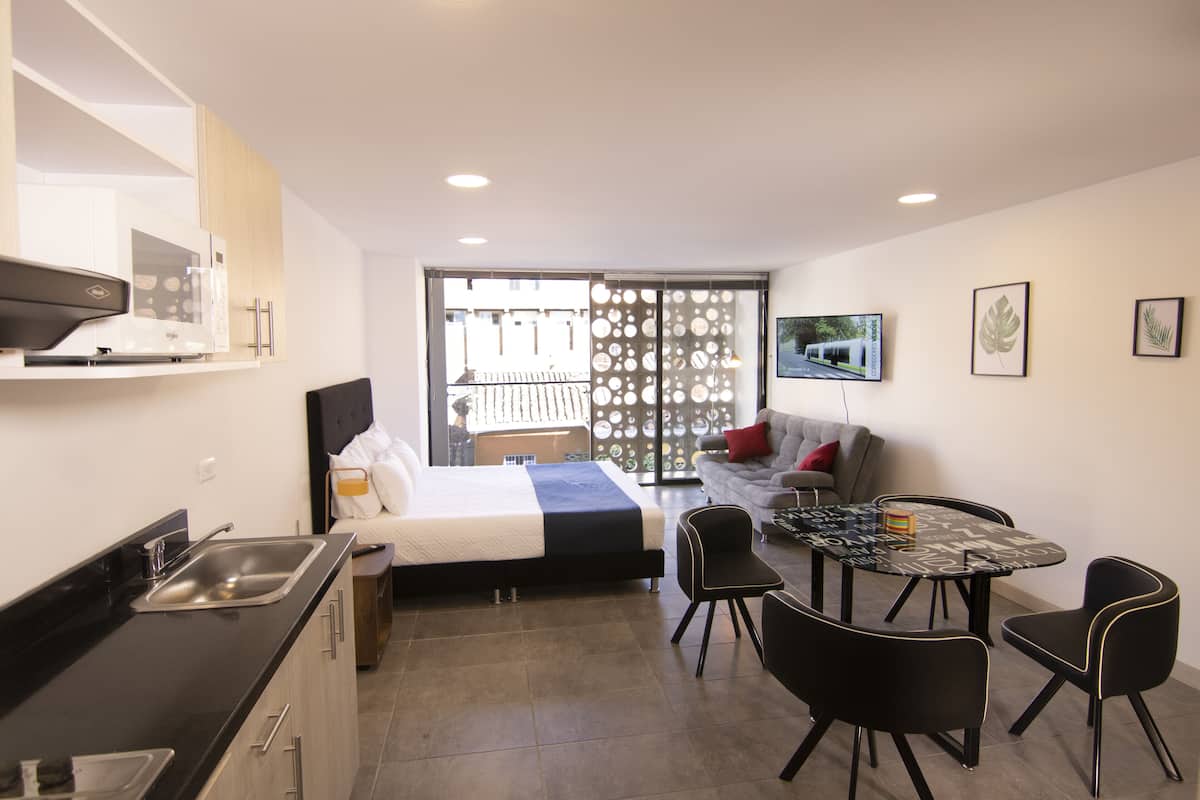 Deluxe Studio Suite