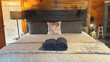 2 bedrooms, desk, free WiFi, bed sheets