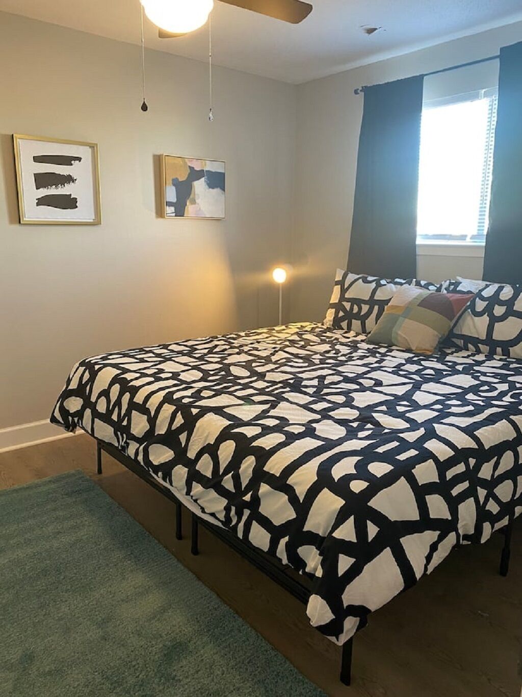 2 makuuhuonetta, työpöytä, ilmainen Wi-Fi