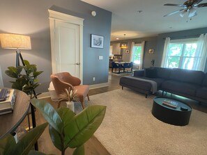 Living area - The Nations Home Close to Downtown (Nashville)