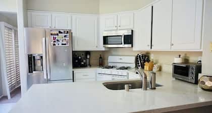 Beautiful House with Mountain View near Riverside