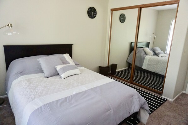 4 bedrooms, desk, iron/ironing board, free WiFi