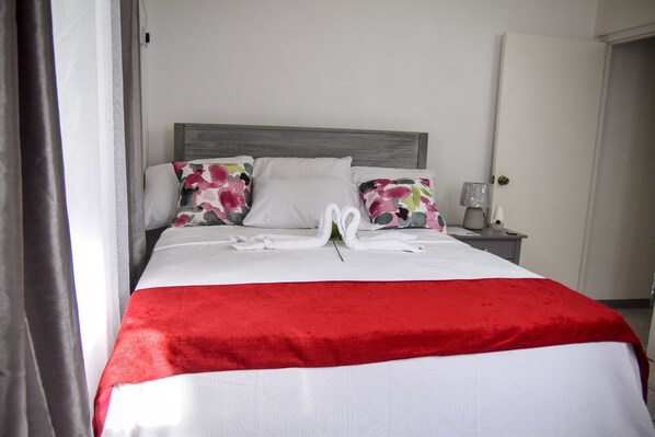 2 bedrooms, iron/ironing board, free WiFi, bed sheets