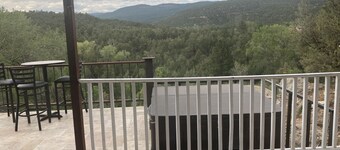 Beautiful home by river with Mountain View’s close to town..