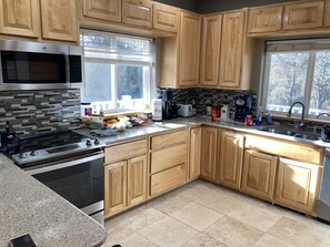 Private kitchen - Beautiful home by river with Mountain View’s close to town.. (Pecos)