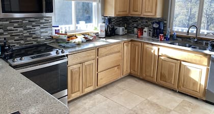 Beautiful home by river with Mountain View’s close to town..