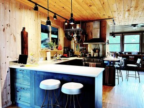 Fridge, microwave, oven, stovetop - Lake Rosseau Cottage on private 100 acres with 1550ft of shoreline (Windermere)