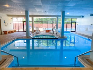 Indoor pool, outdoor pool - Ski In Ski out/Indoor & Outdoor Pools & Hot tubs/Luxury condo (Dunmore)
