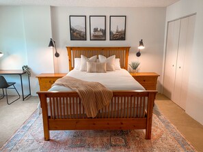 2 bedrooms, desk, free WiFi, bed sheets - Ski In Ski out/Indoor & Outdoor Pools & Hot tubs/Luxury condo (Dunmore)