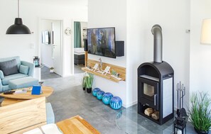 Smart-TV, Kamin, Stereoanlage