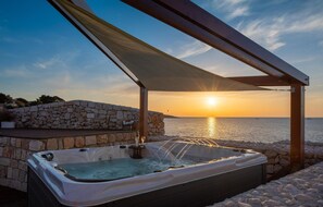Bain à remous extérieur