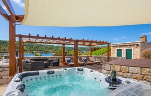 Bain à remous extérieur