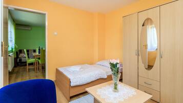 2 dormitoris, un bressol de viatge, wifi gratuïta i roba de llit