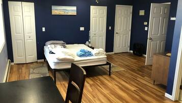 7 bedrooms, desk, free WiFi, bed sheets