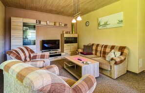 TV - 1 bedroom nice home in Harzgerode OT D. (Harzgerode OT D.)