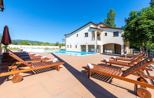 Nice home in Donji Prolozac