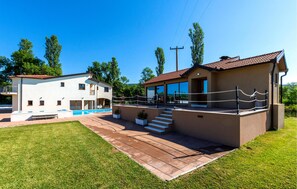 Exterior - Nice home in Donji Prolozac with WiFi (Donji Prolozac)