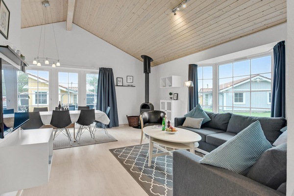 Een smart-tv en een open haard