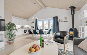 Smart TV, fireplace - Beautiful home in Gråsten with WiFi (Gråsten)
