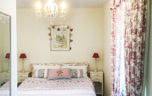 2 quartos, berço de viagem, Wi-Fi de cortesia, roupa de cama