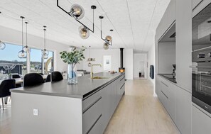Køleskab, mikrobølgeovn, ovn, opvaskemaskine