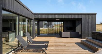 Amazing home in Børkop with WiFi